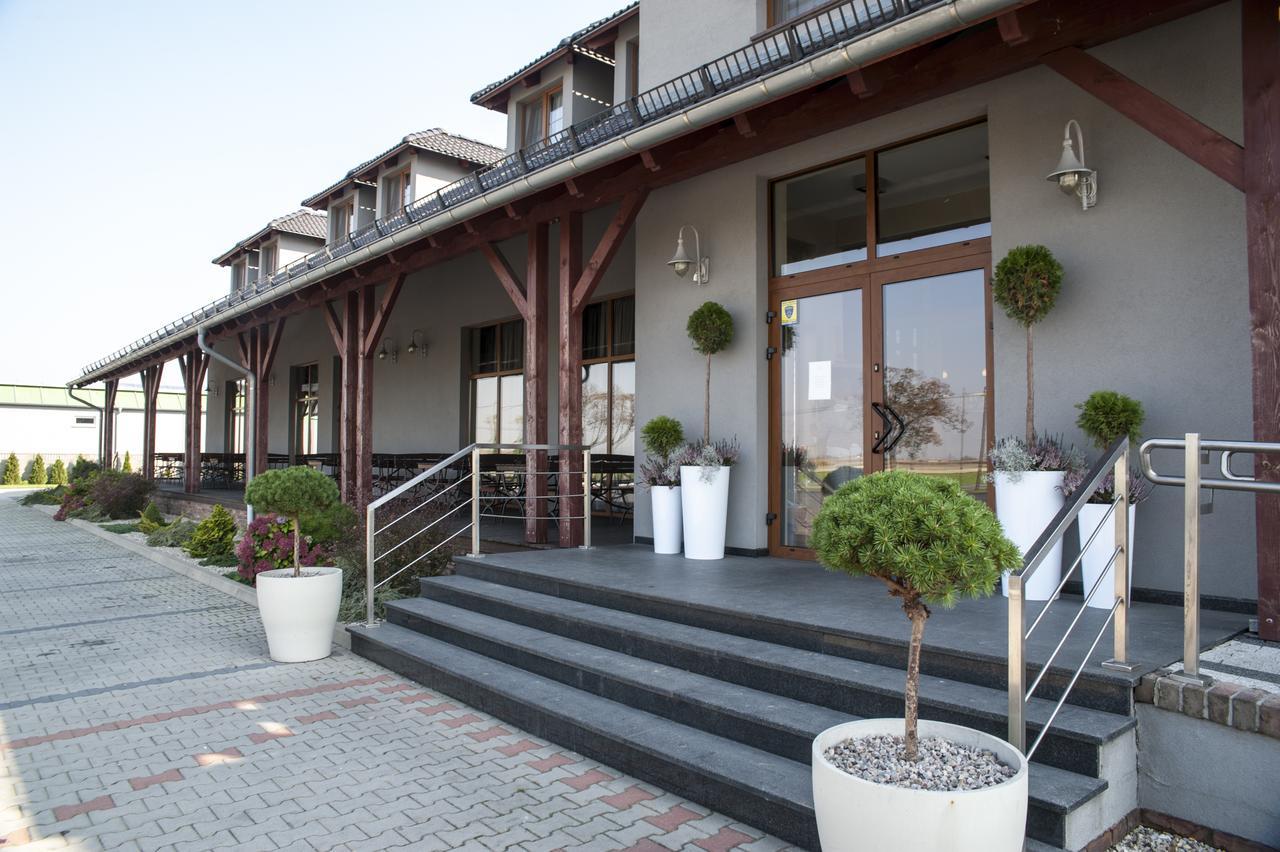 Hotel Pod Szyszkami Kozmin Exterior foto